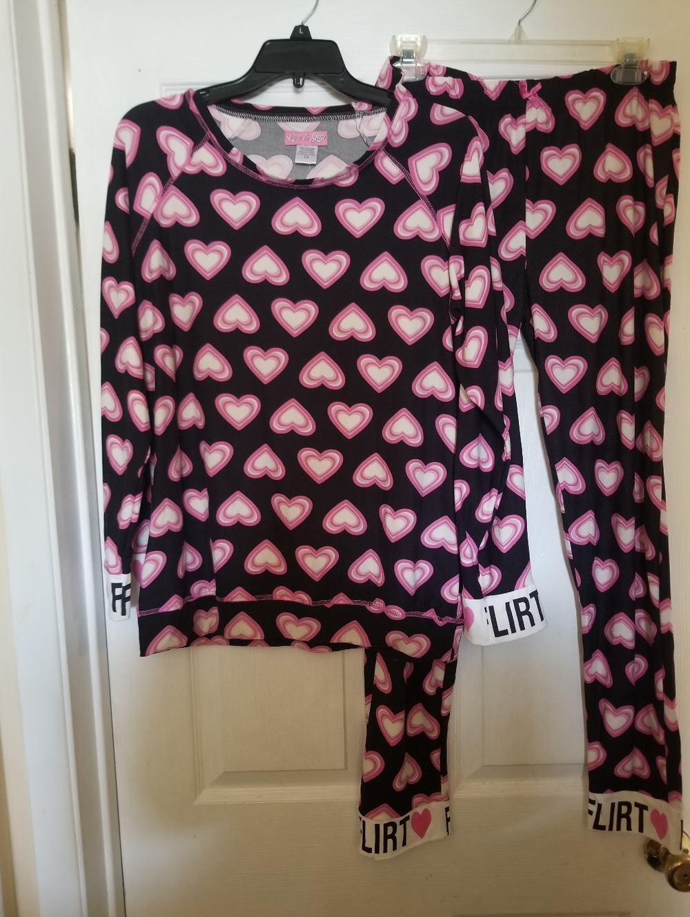 Love To Sleep Women's "Flirt" Hearts Black And Pink Pajamas Size 1X - New